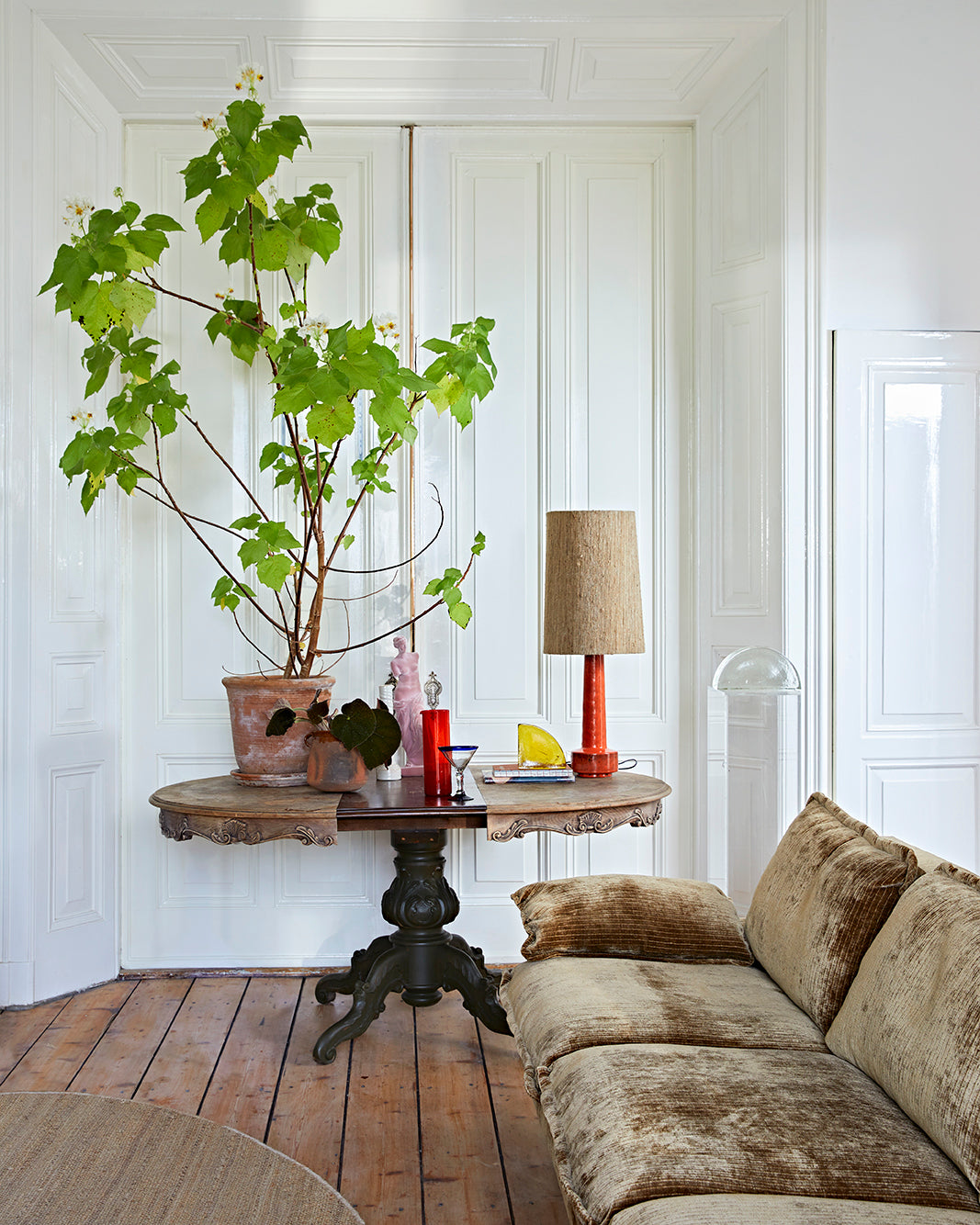Retro sofa: 3-seats, corduroy velvet, aged gold