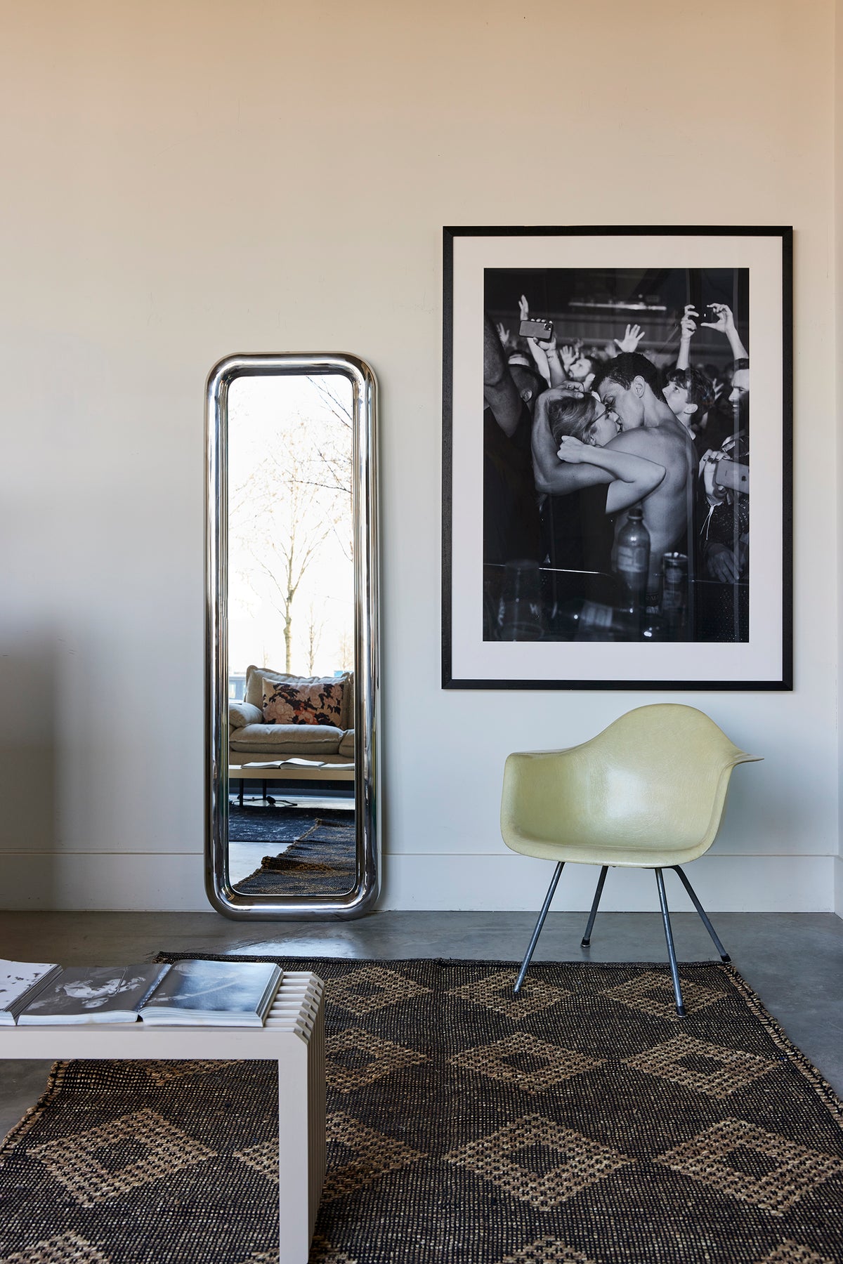 Chubby standing chrome mirror