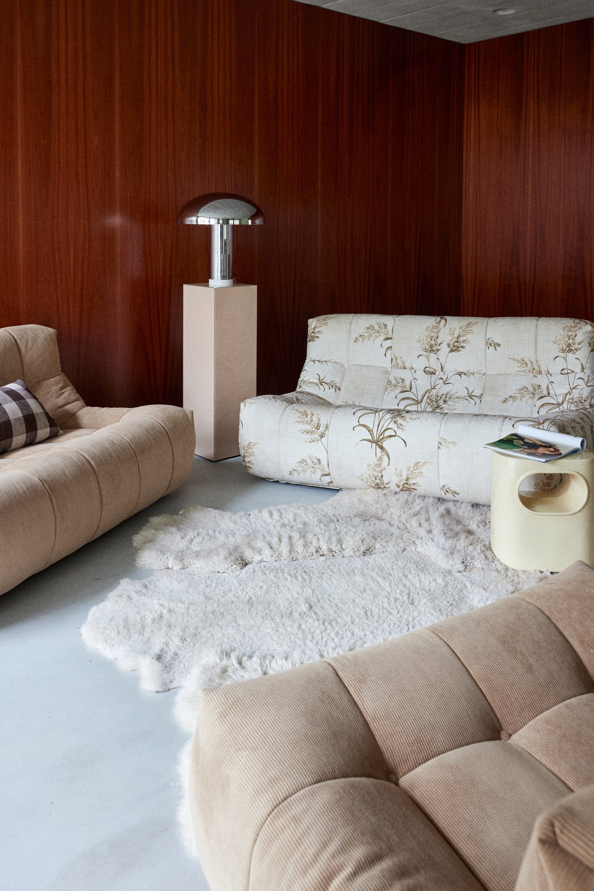Lounge table lamp chrome