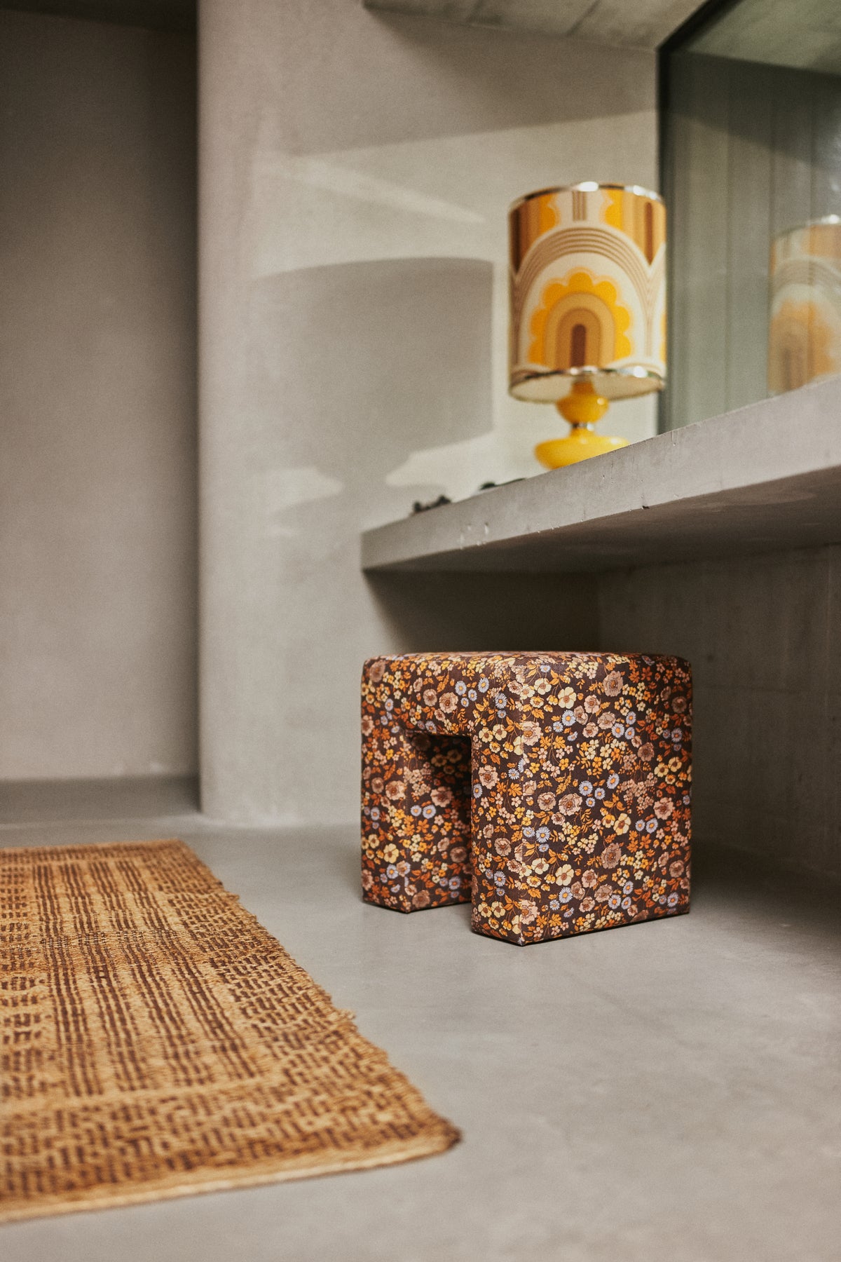 Lobby stool bloom