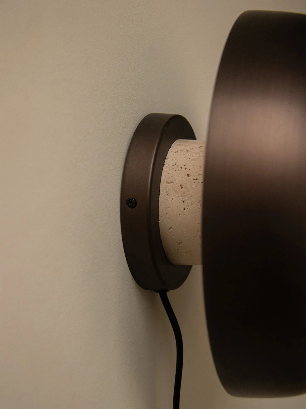 Reverse WL, Hardwired, EU, Trav./Bronzed Reverse Wall Lamp, Hardwired, Sand Travertine, Bronzed Aluminium