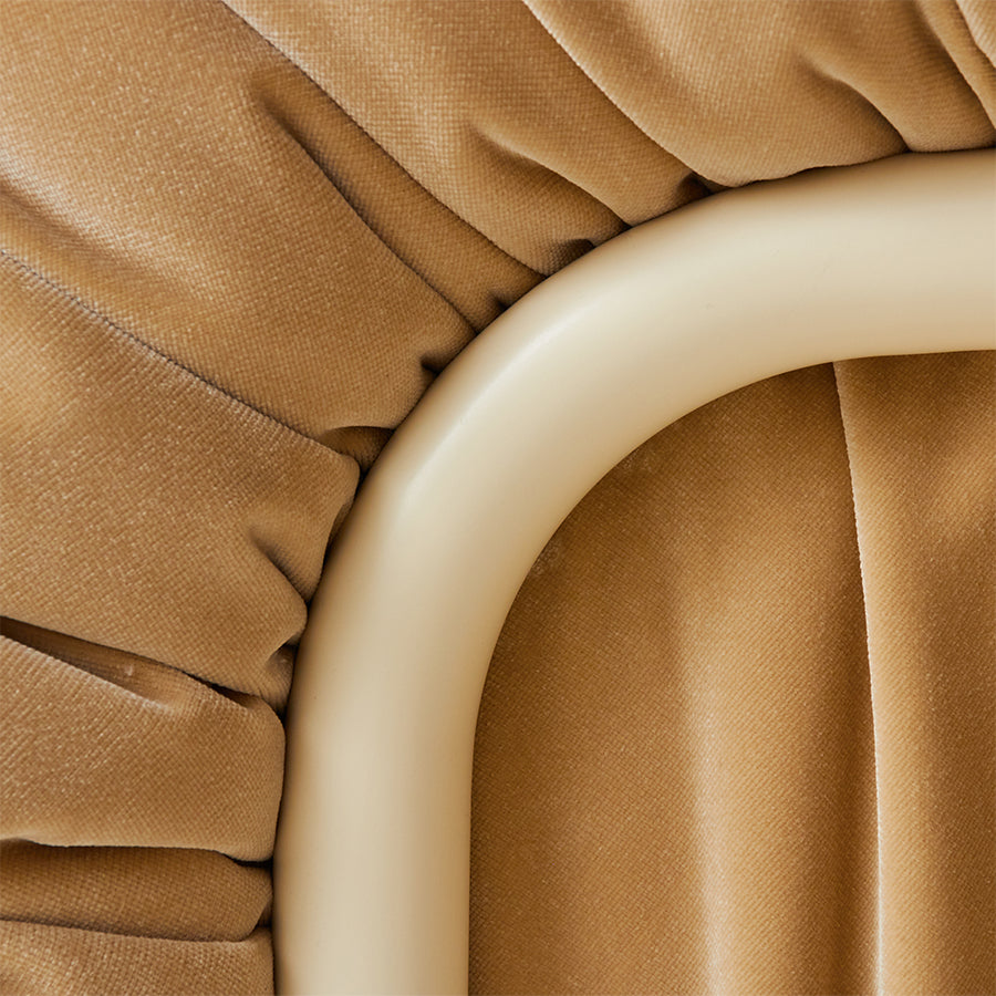 Arc lounge fauteuil, frame sand, royal velvet, cream