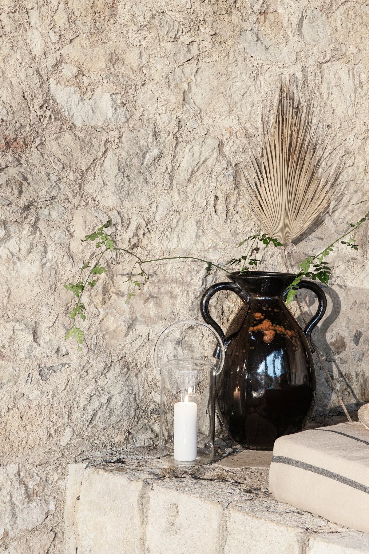 Verso Floor Vase - Black with brown sp