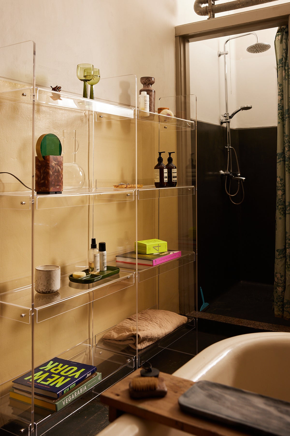Acrylic cabinet 160cm, clear